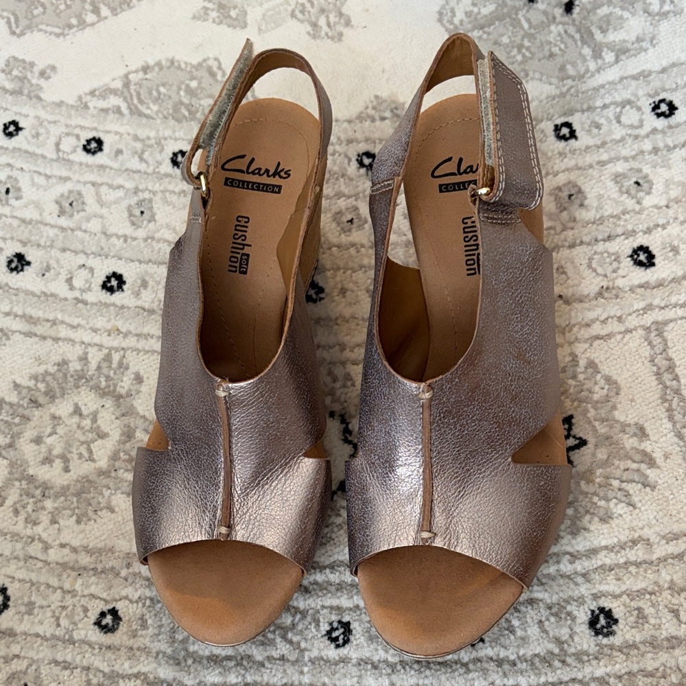 Clarks Women’s Metallic Taupe Open-Toe Slingback Sandals